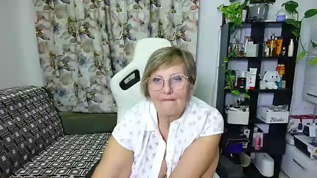 Snapshot of Selenna57 chatting on 12-28-24, 02:43 Selenna57 online show from 12-28-24, 02:43