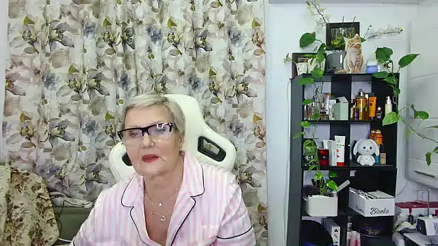 Snapshot of Selenna57 chatting on 02-13-25, 05:44 Selenna57 online show from 02-13-25, 05:44