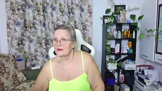 Snapshot of Selenna57 chatting on 02-24-25, 06:36 Selenna57 online show from 02-24-25, 06:36