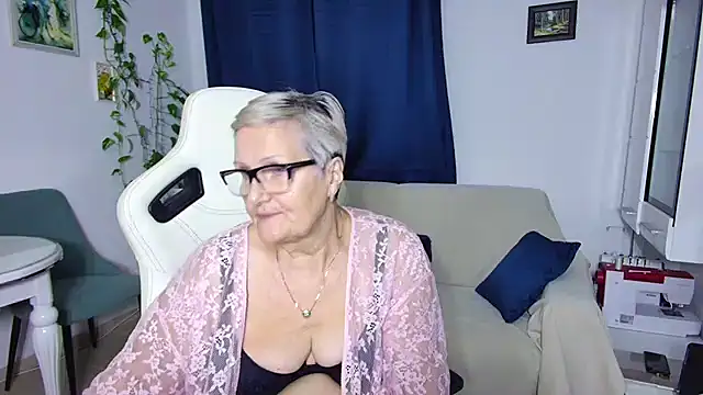 Snapshot of Selenna57 chatting on 12-13-25, 07:53 Selenna57 online show from 12-13-25, 07:53