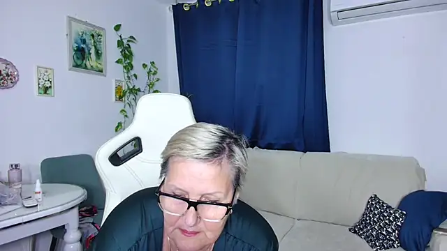 Snapshot of Selenna57 chatting on 01-11-26, 06:57 Selenna57 online show from 01-11-26, 06:57