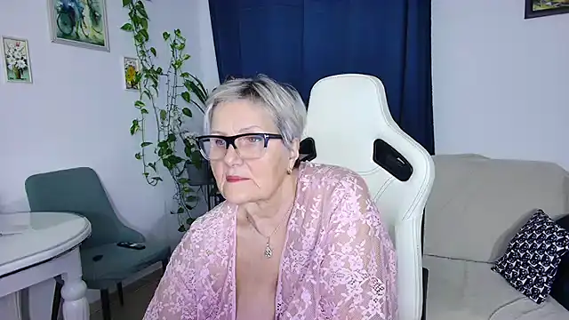 Snapshot of Selenna57 chatting on 01-16-26, 06:45 Selenna57 online show from 01-16-26, 06:45