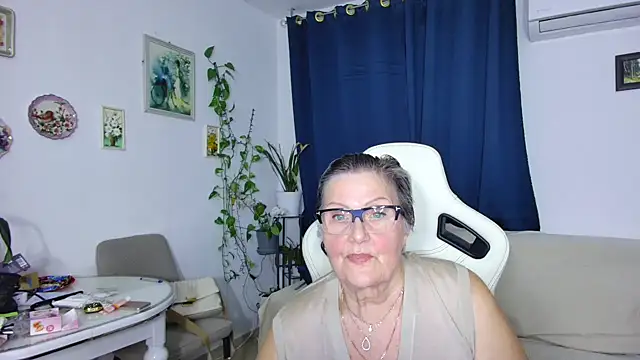 Snapshot of Selenna57 chatting on 03-26-26, 06:35 Selenna57 online show from 03-26-26, 06:35