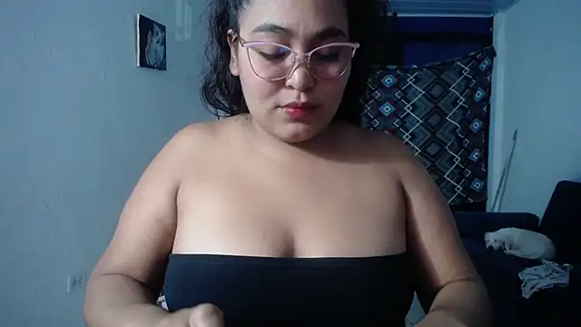 Snapshot of sirena_15 chatting on 09-29-25, 05:23 sirena 15 online show from 09-29-25, 05:23