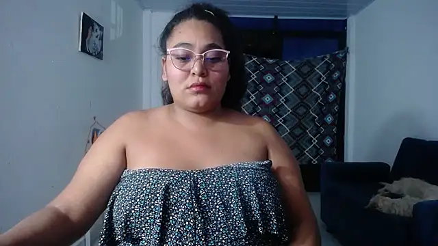 Snapshot of sirena_15 chatting on 11-16-25, 05:46 sirena 15 online show from 11-16-25, 05:46