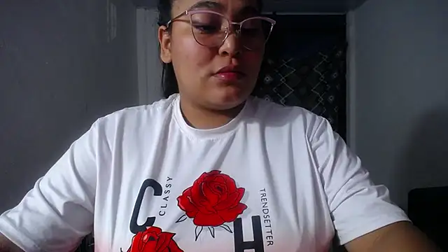 Snapshot of sirena_15 chatting on 12-22-25, 04:53 sirena 15 online show from 12-22-25, 04:53