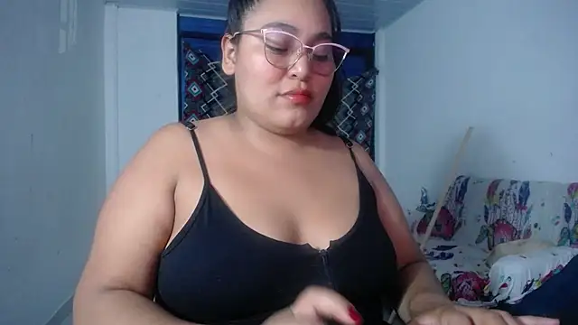 Snapshot of sirena_15 chatting on 02-06-26, 05:23 sirena 15 online show from 02-06-26, 05:23