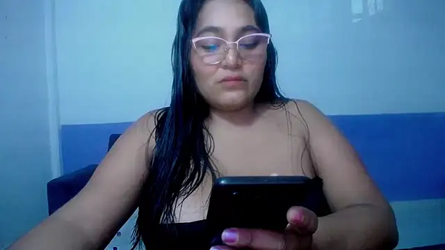 Snapshot of sirena_15 chatting on 06-07-26, 02:05 sirena 15 online show from 06-07-26, 02:05