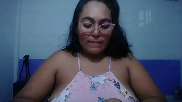 Snapshot of sirena_15 chatting on 06-15-26, 04:58 sirena 15 online show from 06-15-26, 04:58
