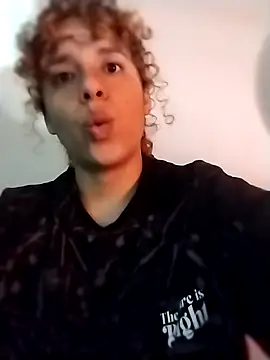 Snapshot of EmmaMelissa0521 chatting on 11-12-25, 02:01 EmmaMelissa0521 online show from 11-12-25, 02:01