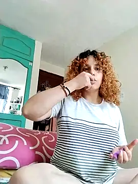 Snapshot of EmmaMelissa0521 chatting on 12-19-25, 06:15 EmmaMelissa0521 online show from 12-19-25, 06:15