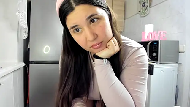 MiaMarrone online show from 04-30-26, 05:30