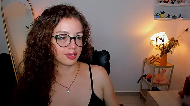 Cassandra Caiin online show from 11-30-25, 07:34