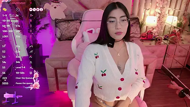 Snapshot of shanon- chatting on 10-28-25, 09:50 shanon- online show from 10-28-25, 09:50