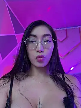 Snapshot of shanon- chatting on 06-13-26, 10:18 shanon- online show from 06-13-26, 10:18