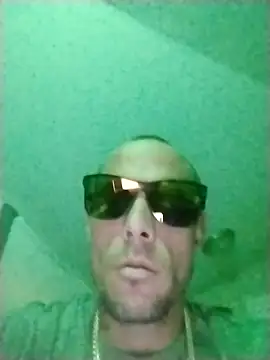 Snapshot of DaddyDK8989 chatting on 10-29-25, 08:27 DaddyDK8989 online show from 10-29-25, 08:27