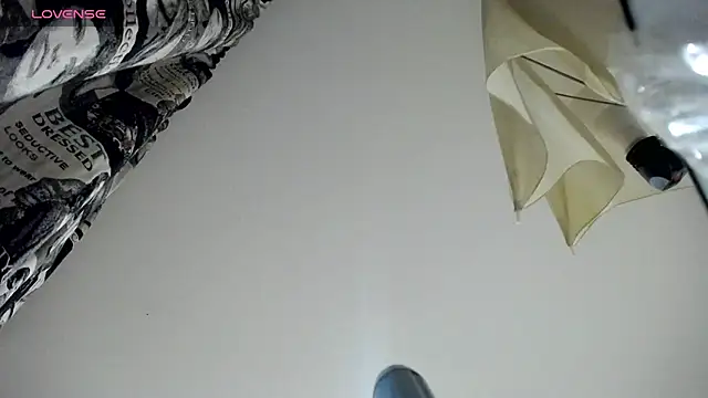 Snapshot of natahottt chatting on 02-14-25, 01:34 natahottt online show from 02-14-25, 01:34