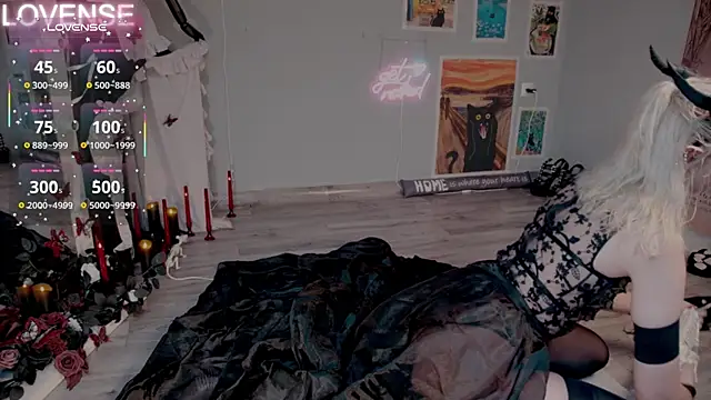 Careful i bite online show from 10-25-25, 06:10