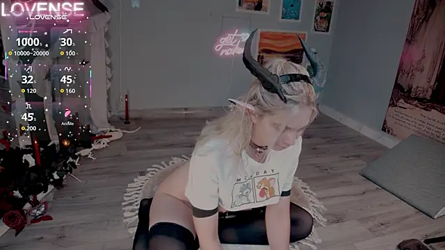 Careful i bite online show from 10-27-25, 05:55