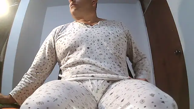 Snapshot of chicoguapo8 chatting on 11-27-25, 12:07 chicoguapo8 online show from 11-27-25, 12:07