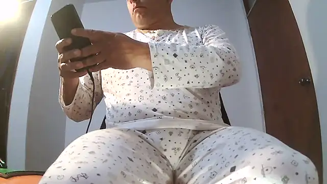 Snapshot of chicoguapo8 chatting on 11-28-25, 07:11 chicoguapo8 online show from 11-28-25, 07:11