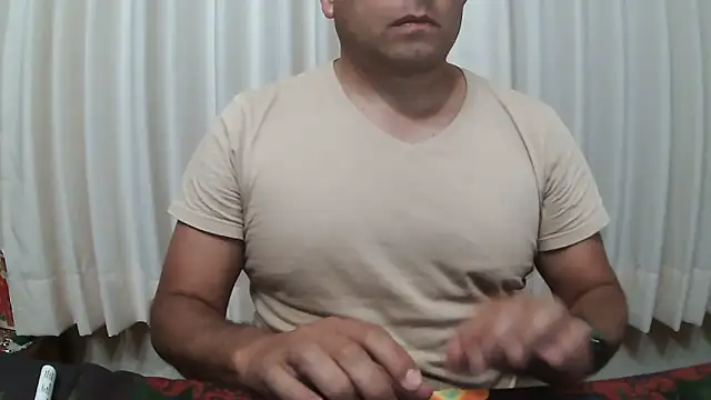 Snapshot of chicoguapo8 chatting on 12-18-25, 05:57 chicoguapo8 online show from 12-18-25, 05:57