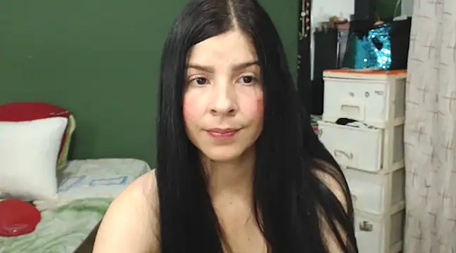 Estefani 32 online show from 01-18-25, 06:10