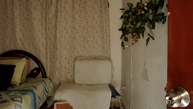 Estefani 32 online show from 10-27-25, 08:24