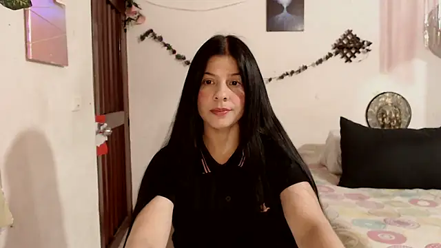 Estefani 32 online show from 12-21-25, 08:38