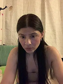 Estefani 32 online show from 04-26-26, 07:00