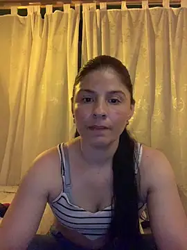 Estefani 32 online show from 05-13-26, 01:47