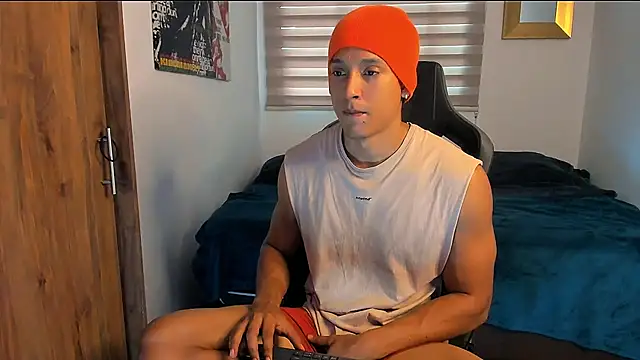 Snapshot of Liam_V chatting on 12-11-24, 11:41 Liam V online show from 12-11-24, 11:41