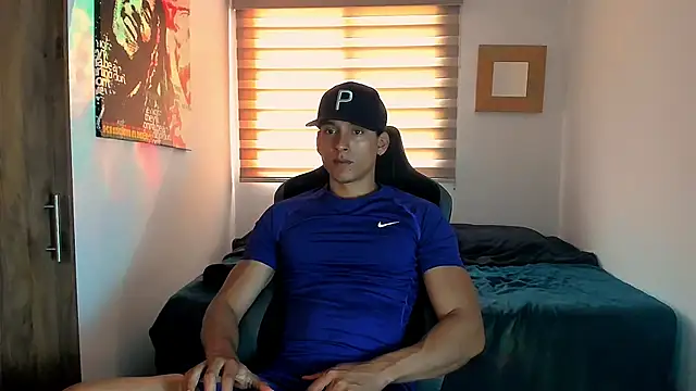 Snapshot of Liam_V chatting on 01-08-25, 03:39 Liam V online show from 01-08-25, 03:39