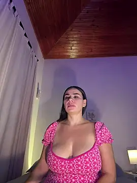 Snapshot of MeganDupont chatting on 12-15-24, 01:35 MeganDupont online show from 12-15-24, 01:35