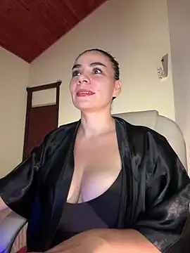 Snapshot of MeganDupont chatting on 12-30-24, 11:06 MeganDupont online show from 12-30-24, 11:06