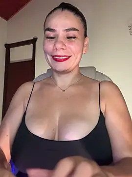 Snapshot of MeganDupont chatting on 01-04-25, 02:25 MeganDupont online show from 01-04-25, 02:25