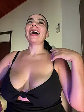 Snapshot of MeganDupont chatting on 01-14-25, 10:02 MeganDupont online show from 01-14-25, 10:02