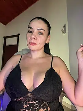 Snapshot of MeganDupont chatting on 01-16-25, 10:44 MeganDupont online show from 01-16-25, 10:44