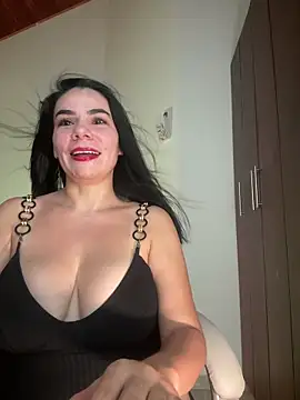 Snapshot of MeganDupont chatting on 02-05-25, 07:53 MeganDupont online show from 02-05-25, 07:53