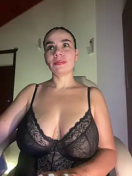 Snapshot of MeganDupont chatting on 02-14-25, 03:33 MeganDupont online show from 02-14-25, 03:33