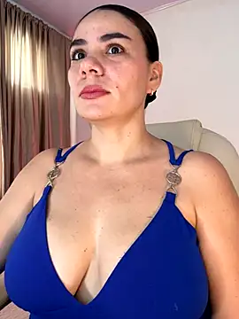 Snapshot of MeganDupont chatting on 09-24-25, 01:03 MeganDupont online show from 09-24-25, 01:03