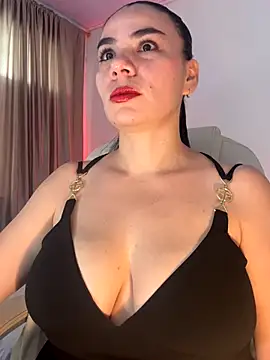 Snapshot of MeganDupont chatting on 11-24-25, 01:11 MeganDupont online show from 11-24-25, 01:11