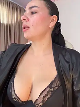 Snapshot of MeganDupont chatting on 12-01-25, 02:00 MeganDupont online show from 12-01-25, 02:00