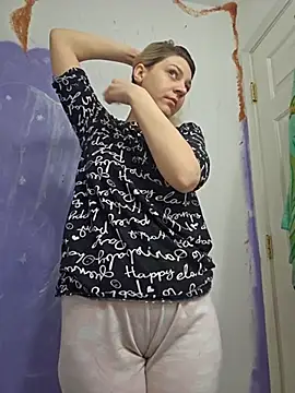 Snapshot of ScarletCallings420 chatting on 02-28-25, 03:04 ScarletCallings420 online show from 02-28-25, 03:04