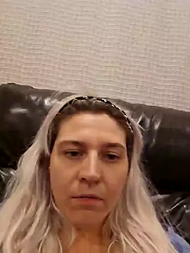 Snapshot of ScarletCallings420 chatting on 11-22-25, 04:11 ScarletCallings420 online show from 11-22-25, 04:11