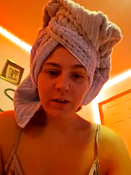 Snapshot of ScarletCallings420 chatting on 11-24-25, 09:25 ScarletCallings420 online show from 11-24-25, 09:25