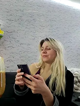 Snapshot of ScarletCallings420 chatting on 01-06-26, 10:23 ScarletCallings420 online show from 01-06-26, 10:23