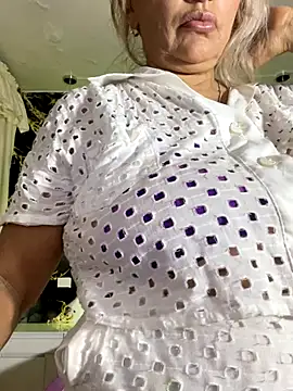 Snapshot of scarlett_sexx69 chatting on 10-22-25, 06:40 scarlett sexx69 online show from 10-22-25, 06:40