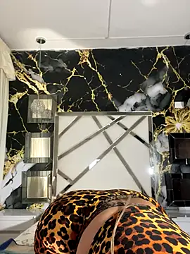 Snapshot of scarlett_sexx69 chatting on 12-18-25, 11:27 scarlett sexx69 online show from 12-18-25, 11:27