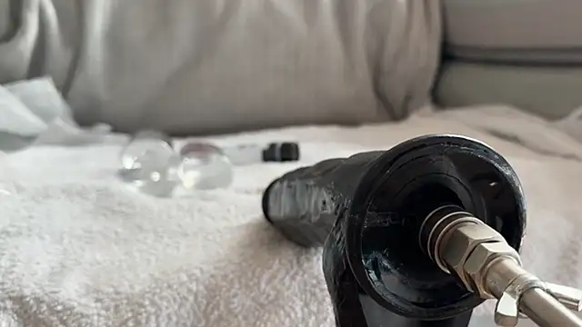 Snapshot of MisoMuncher chatting on 11-05-25, 02:11 MisoMuncher online show from 11-05-25, 02:11